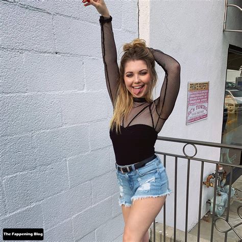 Sammi Hanratty Sexy & Topless (57 Photos ...